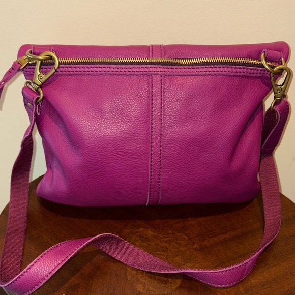 Fossil  Shoulder/ Crossbody bag Gen leather   Gorgeous raspberry  fold over flap - Picture 7 of 17